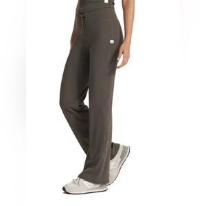 EUC Vuori Daily Wide Leg Leggings, Oregano, Size medium